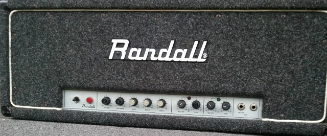 O vintage Randall RG100. A marca parou a sua produção nos anos 80.